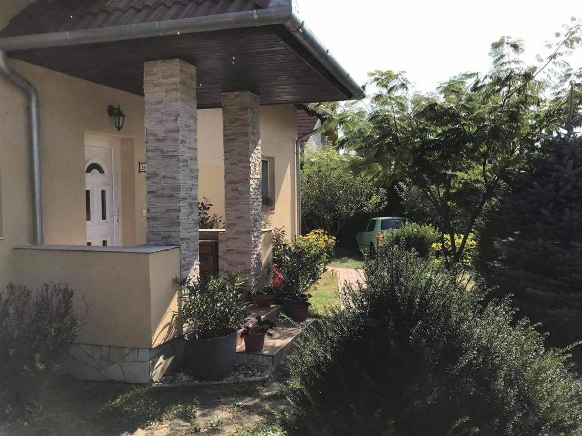 Jasmin Apartment House Вонярквашеги Екстериор снимка
